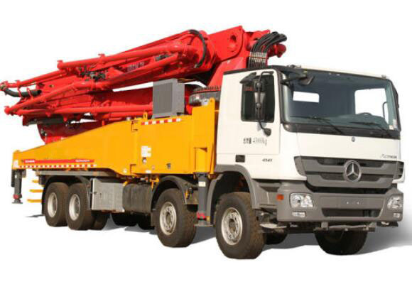 truck mounted concrete pump