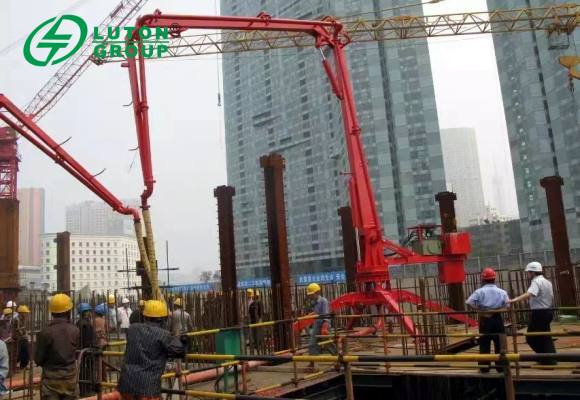 mobile placing boom in high-rise building construction project