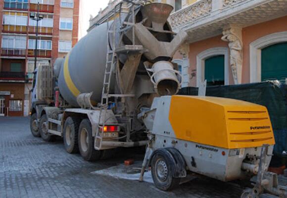 concrete pump for road construction