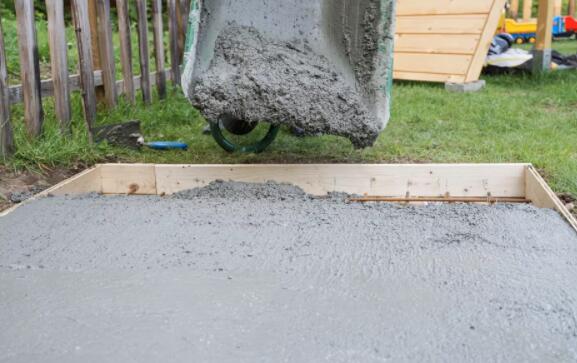 how to pour concrete pad by yourself