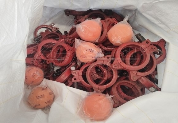 Pipe clamps and cleaning balls Pipe clamps and cleaning balls