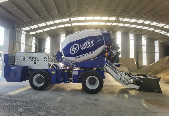 LUTON self loading concrete mixer LT4.0 to Peru